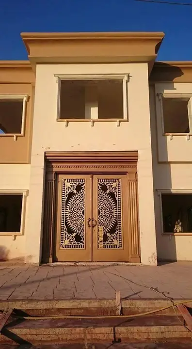 أبواب ومشغولات حديدية مزخرفة — ٢
