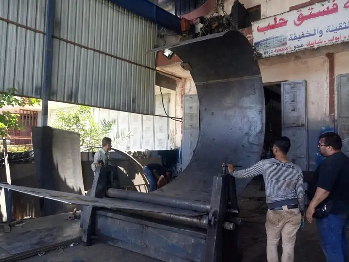مشغولات الورشة: أنابيب بأقطار كبيرة وأقماع وقمم مآذن — ٧